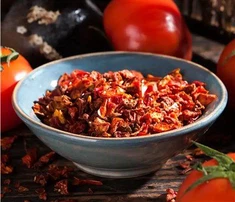 Fulgi de roșii deshidratate